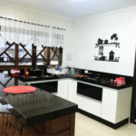 Casa à venda ou para alugar com 3 quartos, sendo 1 suíte, no condomínio Parque Suiça, Caieiras - SP