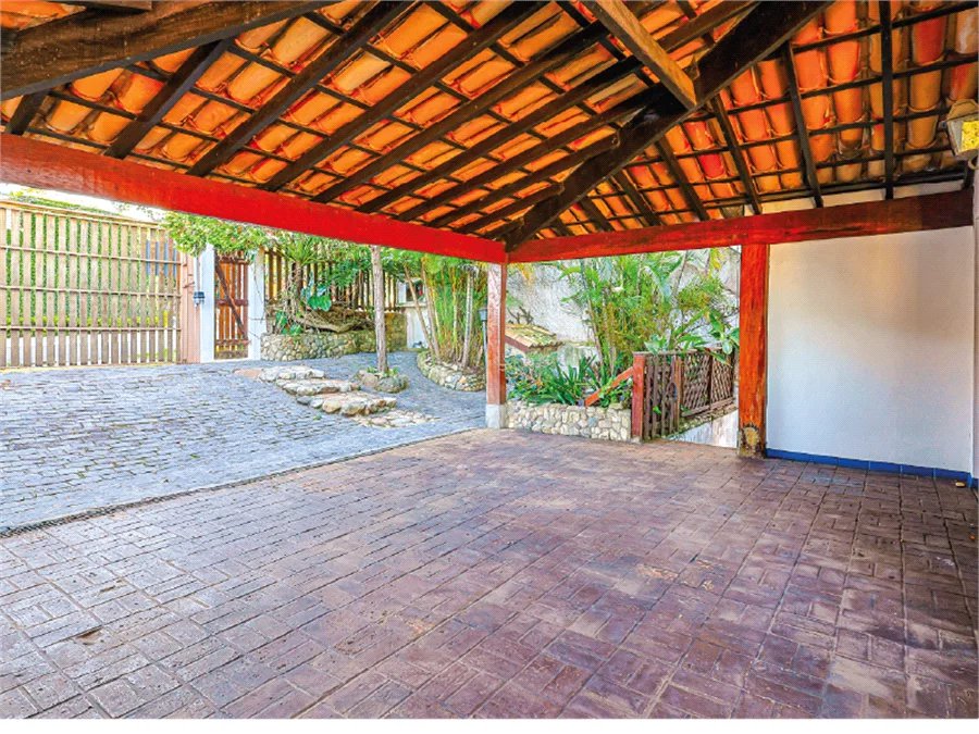 Sobrado à venda com 3 quartos, sendo 1 suíte,  em Jardim Leonor, São Paulo, SP