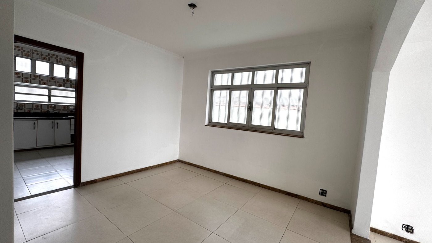 Casa dos Sonhos no Canal 6 – Piscina, Privacidade e 450m² de Terreno