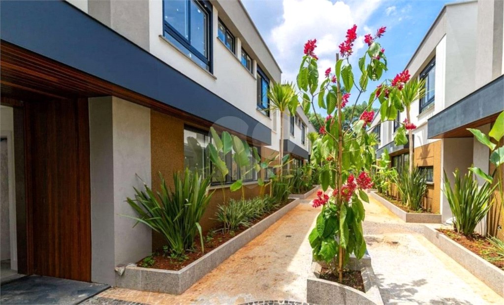 Casa à venda com 4 suítes no condomínio Venezia, São Paulo - SP