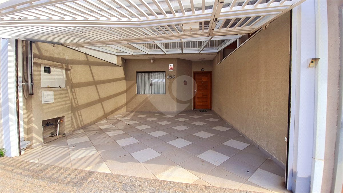 Sobrado à venda com 3 quartos, sendo 1 suíte,  em Jardim Leocádia, Sorocaba, SP