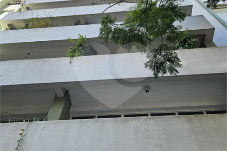 Apartamento à venda com 3 quartos, sendo 1 suíte,  em Itaim Bibi, São Paulo, SP