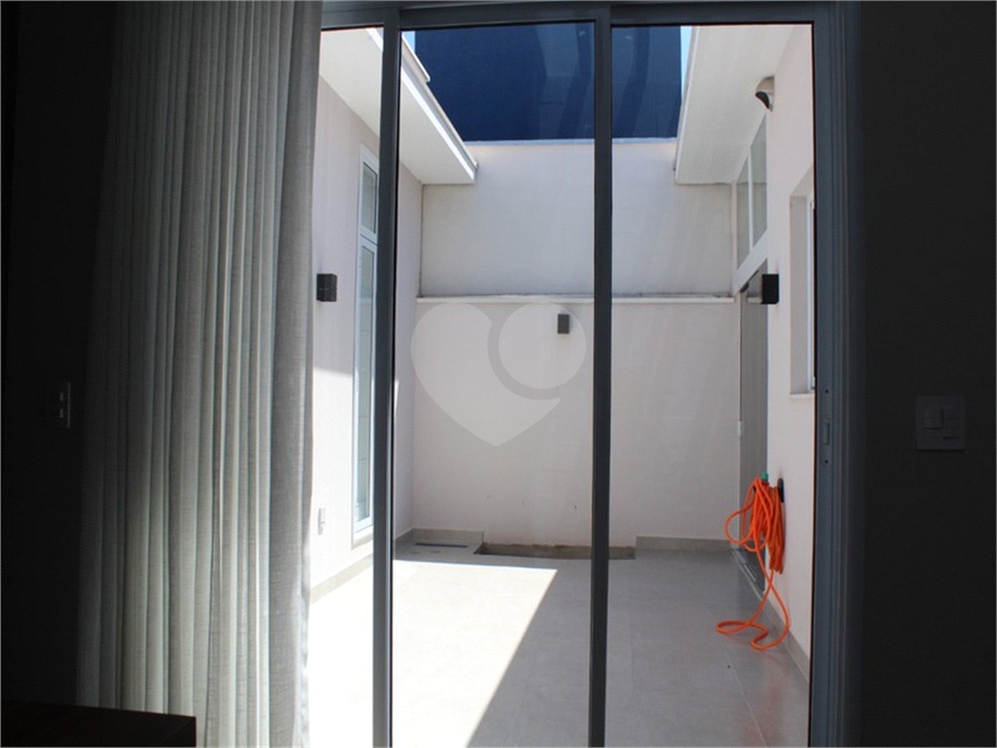 Casa à venda com 3 quartos, sendo 2 suítes, no condomínio Residencial Mantova, Indaiatuba - SP