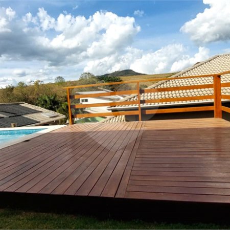 Casa à venda com 4 suítes no condomínio Figueira Garden, Atibaia - SP