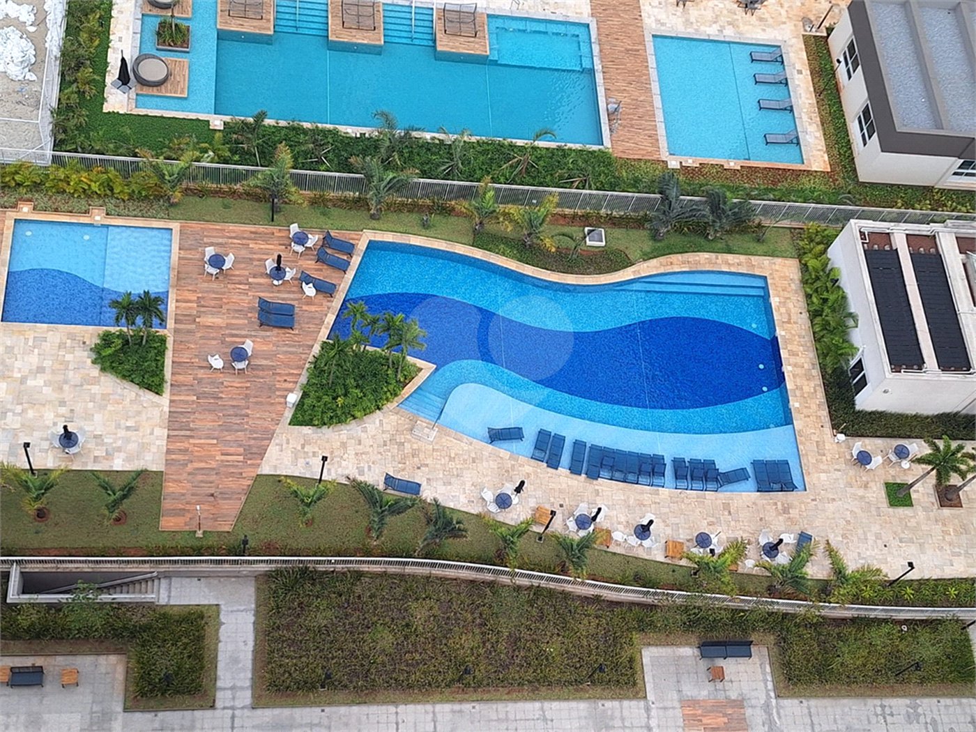 Apartamento à venda com 4 quartos, sendo 2 suítes,  em Vila Anastácio, São Paulo, SP