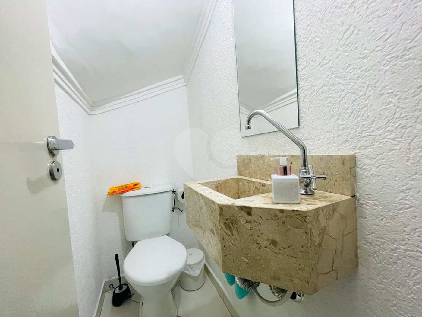 Casa à venda com 3 quartos, sendo 1 suíte,  no condomínio Rafaela I, São Paulo - SP