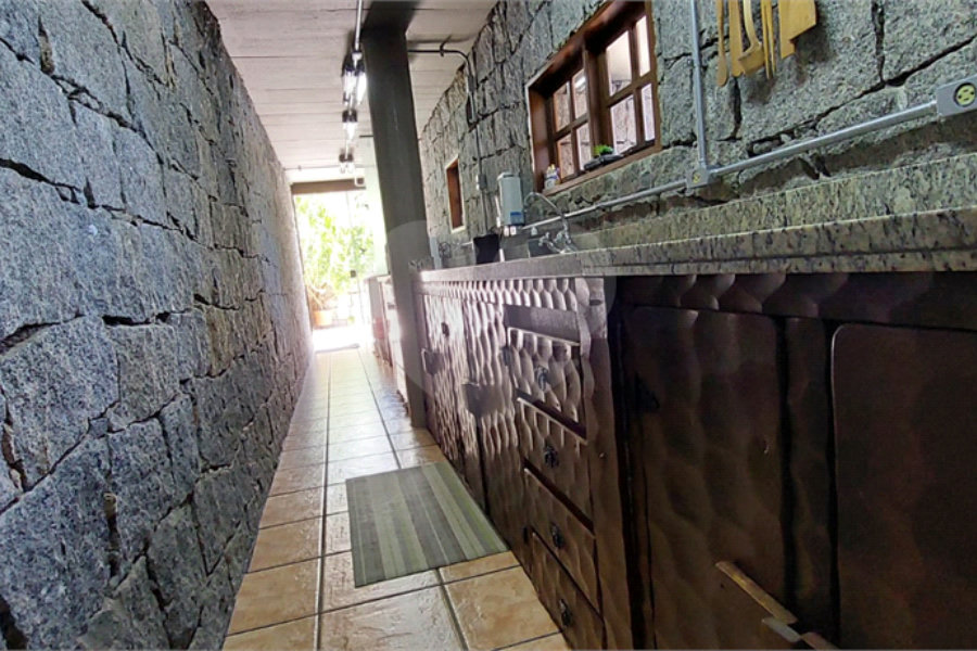 Casa à venda com 3 quartos, sendo 2 suítes, no condomínio Alpes de Caieiras, Caieiras - SP