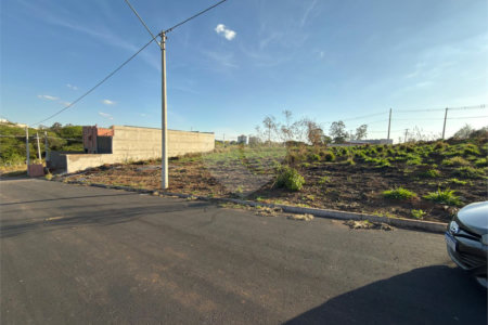 Terreno Comercial á venda com 286m2, ao lado da Rodovia Washington Luiz, em São Carlos.