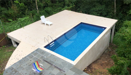 Casa à venda com 3 quartos, sendo 1 suíte,  no condomínio Alpes da Cantareira, Mairiporã - SP