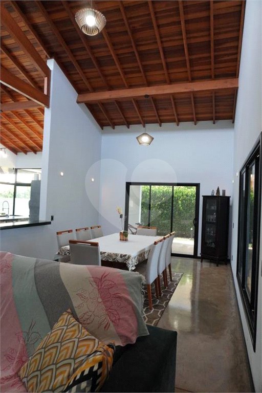 Casa à venda com 4 quartos, sendo 2 suítes, no condomínio Primavera, Salto - SP