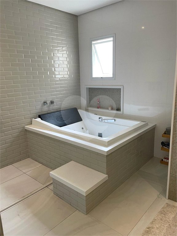 Casa à venda com 4 suítes no condomínio Basel, Campinas - SP