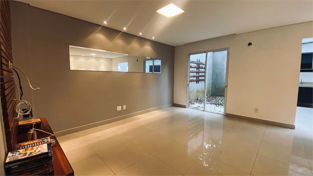 Casa à venda com 3 suítes no condomínio Vilas 2, São Paulo - SP