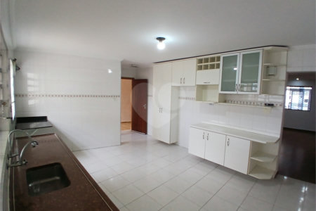 Sobrado à venda com 3 quartos, sendo 1 suíte, em Parque Rodrigues Alves, São Paulo, SP