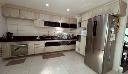 Duplex à venda com 1 quarto, sendo 3 suítes,  em Taperapuan, Porto Seguro, BA