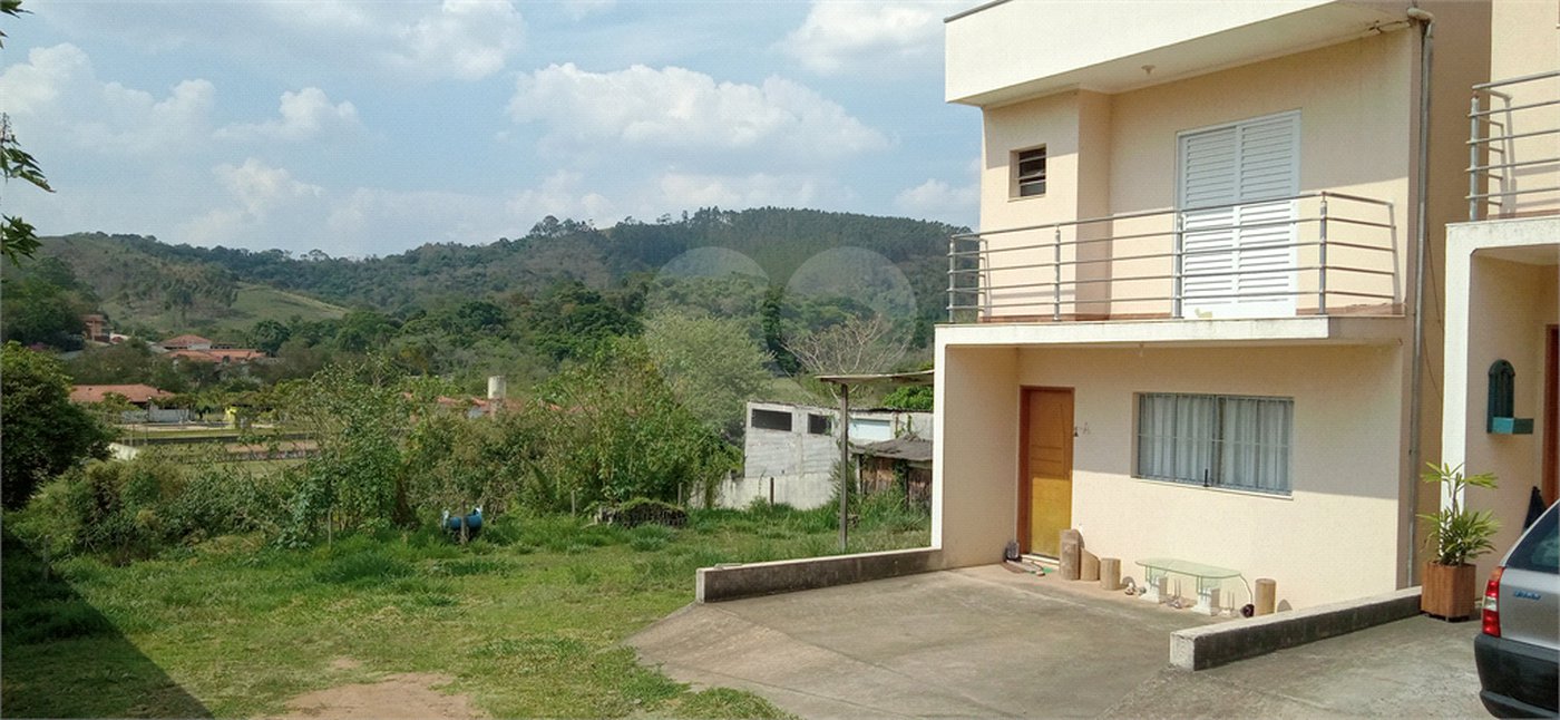 Sobrado à venda com 4 suítes no Centro, Bom Jesus dos Perdões, SP