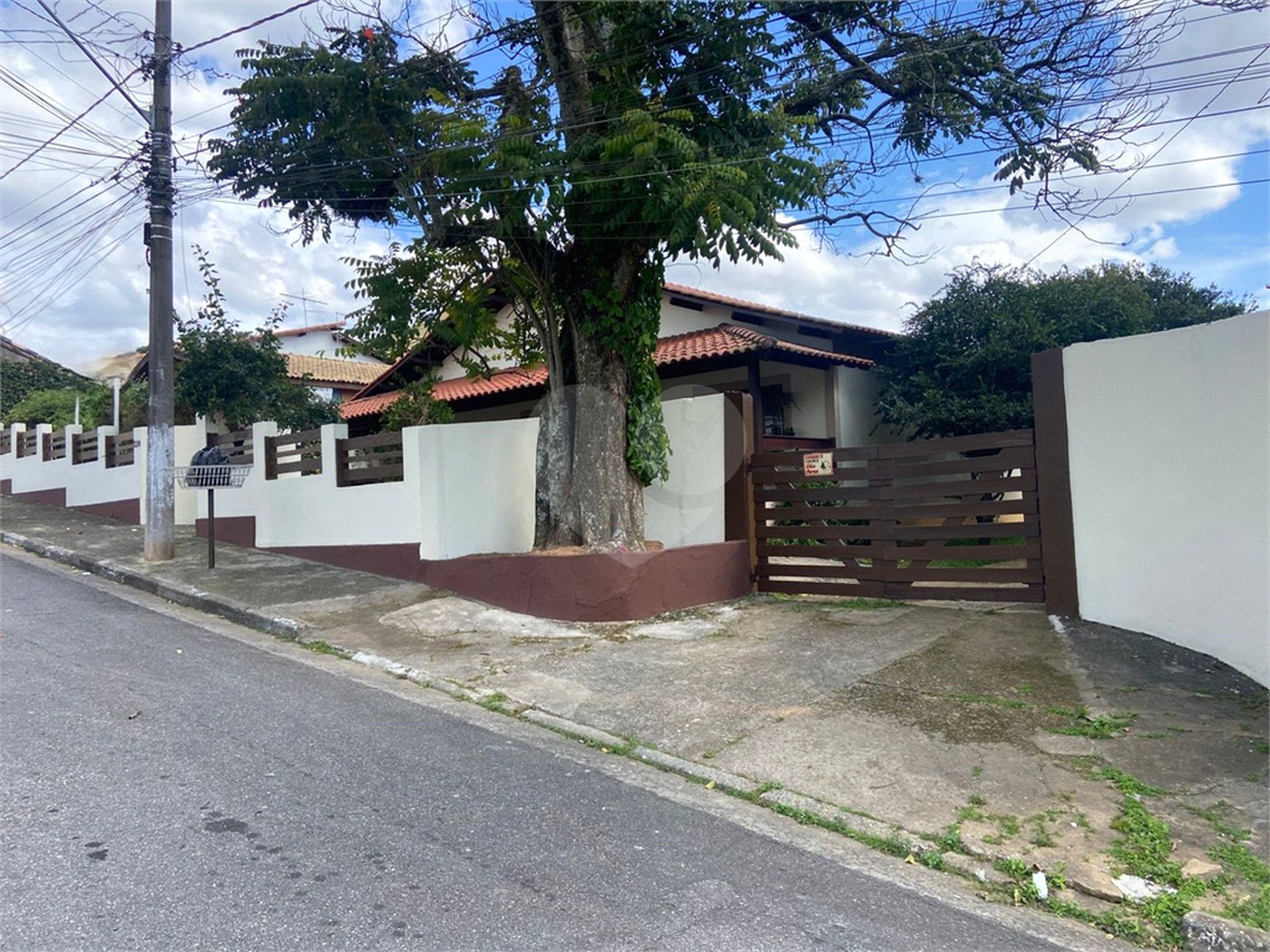 Casa à venda com 4 quartos, sendo 3 suítes,  em Vila Áurea, Poá, SP