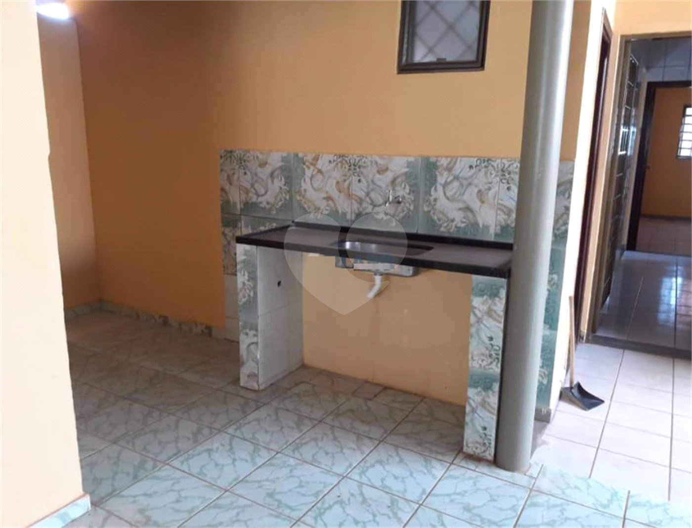Casa Térrea com 2 dormitórios.