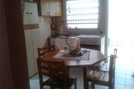 Sobrado à venda com 3 quartos, sendo 1 suíte, em Vila Santo Estéfano, São Paulo, SP