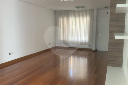Casa à venda com 3 suítes no condomínio Villaggio Belvedere, São Paulo - SP