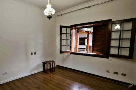 Casa à venda com 4 quartos, sendo 2 suítes, em Jardim São Bento, São Paulo, SP