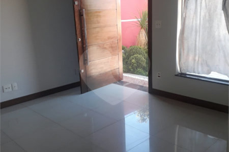 Excelente casa para venda no Parque Fher