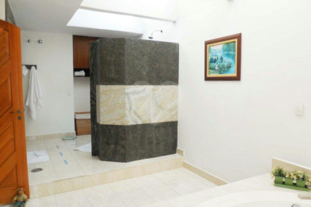 Sobrado à venda ou para alugar com 4 quartos, sendo 1 suíte, em Alto da Boa Vista, São Paulo, SP