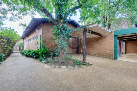 Casa Térrea à venda com 3 quartos, sendo 1 suíte, em Alto da Boa Vista, São Paulo, SP