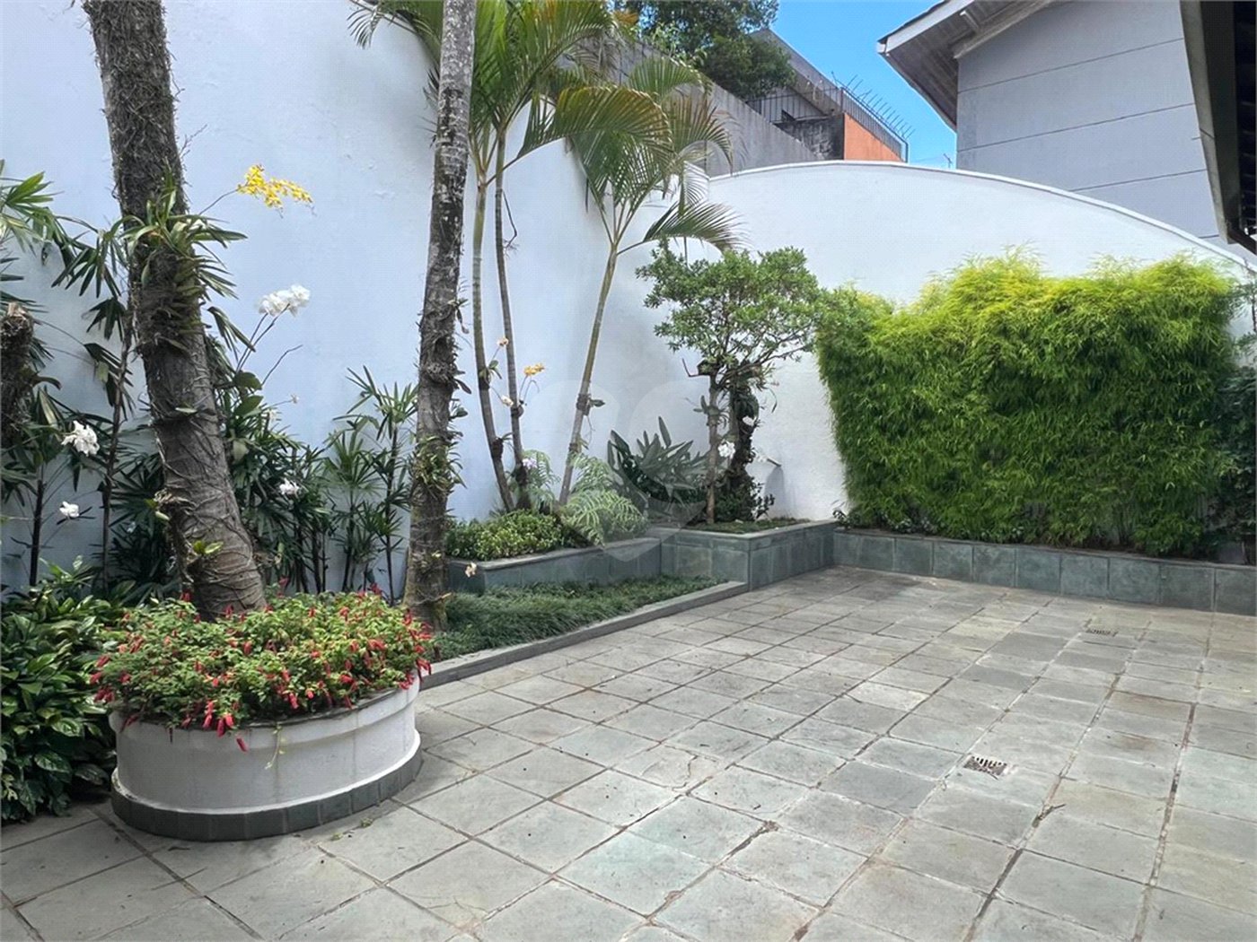 Casa à venda com 5 quartos, sendo 4 suítes, em Parque Maria Helena, São Paulo, SP