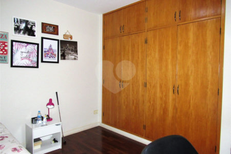 Casa Térrea à venda com 3 quartos, sendo 1 suíte, em Chácara Flora, São Paulo, SP