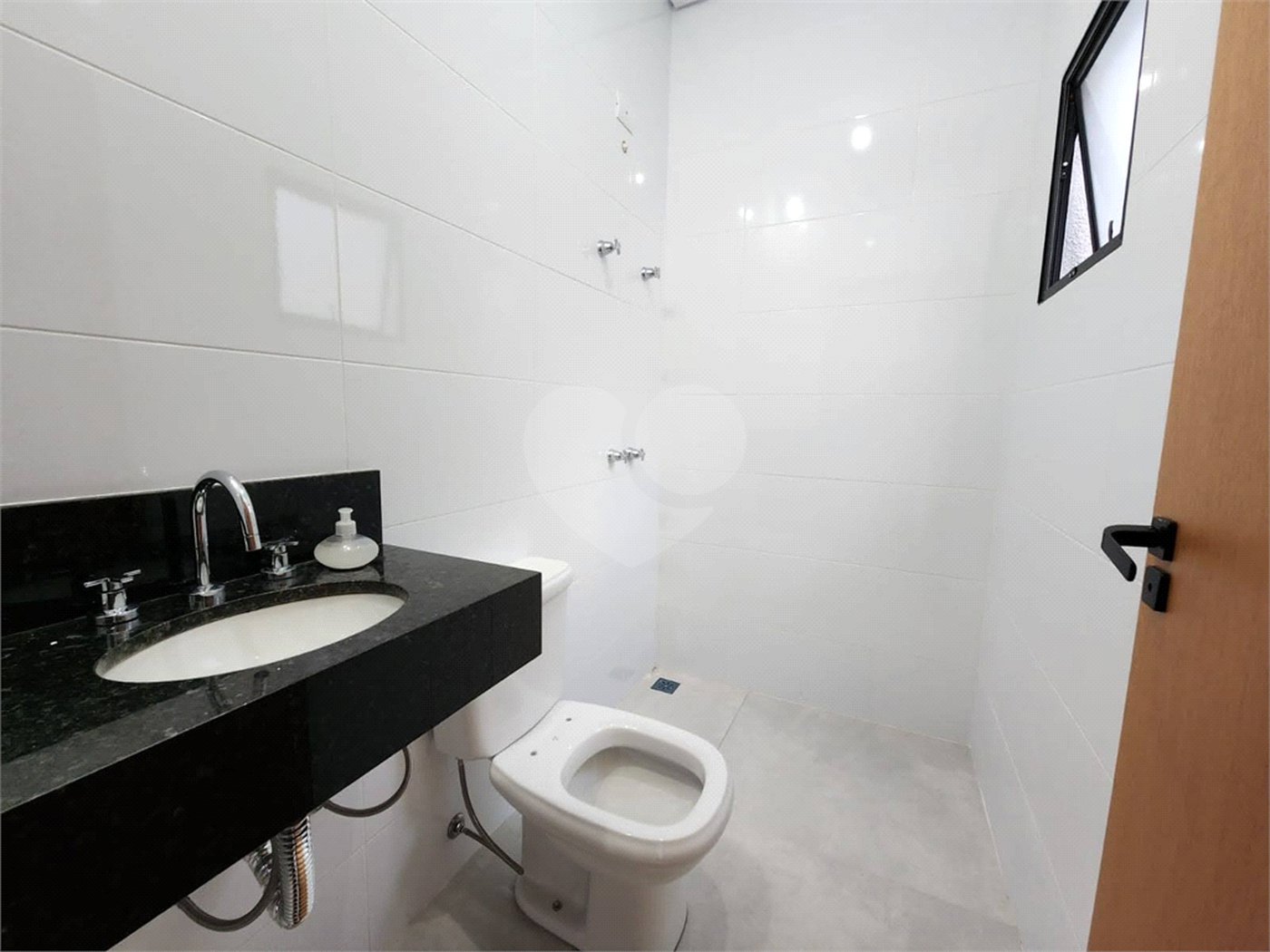 Casa à venda com 3 quartos, sendo 1 suíte, no condomínio Santinon, Sorocaba - SP