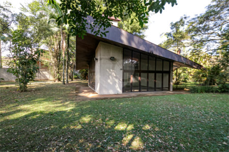 Casa à venda com 5 quartos, sendo 3 suítes, no condomínio Chácara Flora, São Paulo - SP