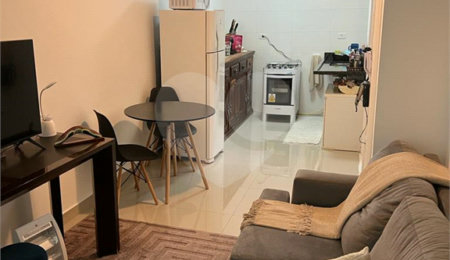 Casa à venda com 2 suítes no condomínio Jd. Avelino II, São Paulo - SP