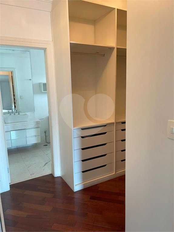 Casa à venda com 3 suítes no condomínio Quinta de Santo Antônio, São Paulo - SP