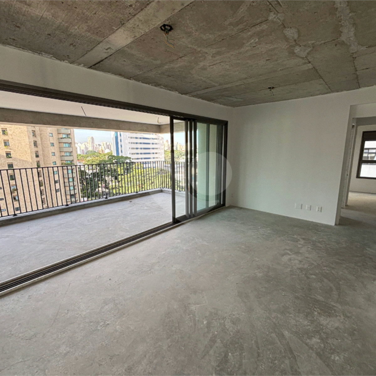 Apartamento à venda com 3 suítes em Moema, São Paulo, SP