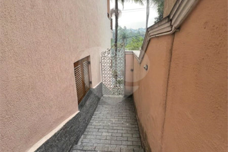 Sobrado à venda ou para alugar com 3 quartos, sendo 2 suítes,  em Arujázinho Iv, Arujá, SP
