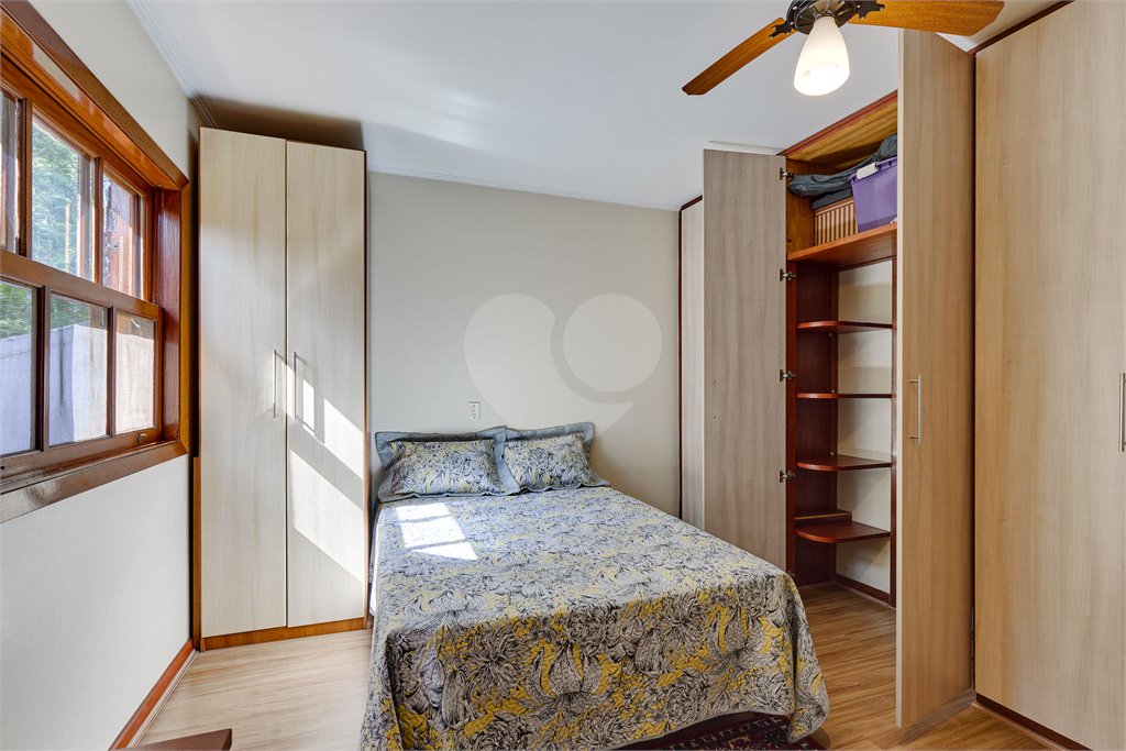 Casa à venda com 3 quartos, sendo 2 suítes, no condomínio Granja do Morumbi, São Paulo - SP