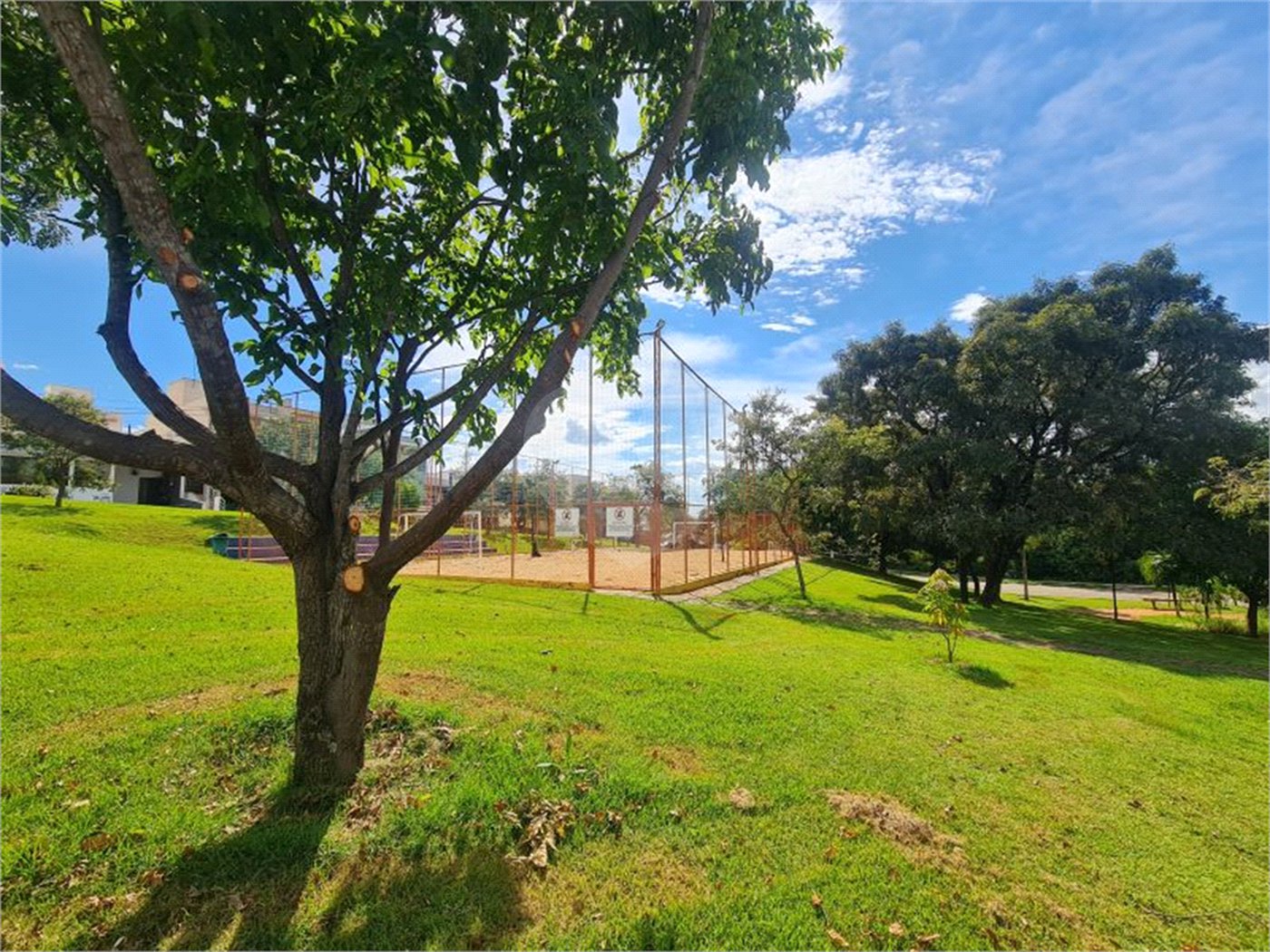 Casa à venda com 3 quartos, sendo 1 suíte, no condomínio Golden Park Residence, Sorocaba - SP