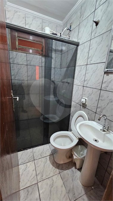 Excelente Casa Residencial no São Carlos 5 com 3 Quartos (1 Suíte) e Garagem Coberta para 2 Carros