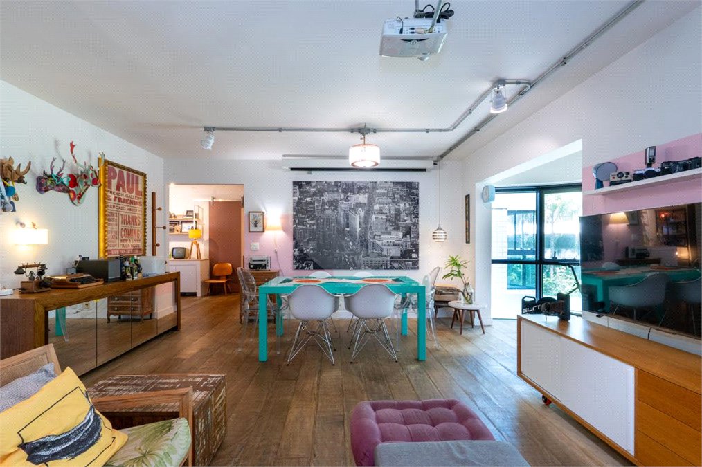 Apartamento à venda com 3 quartos, sendo 1 suíte, em Jardim Morumbi, São Paulo, SP