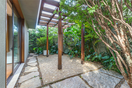 Casa à venda com 4 quartos, sendo 3 suítes, em Vila Nova Conceição, São Paulo, SP
