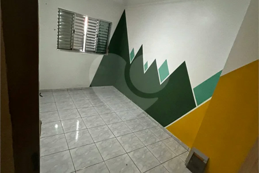 Sobrado à venda com 4 quartos, sendo 2 suítes, em Campo Limpo, São Paulo, SP