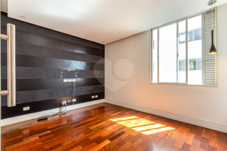 Apartamento à venda com 3 quartos, sendo 1 suíte, em Itaim Bibi, São Paulo, SP