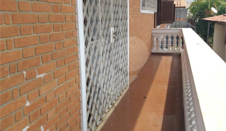 Casa à venda com 4 quartos, sendo 1 suíte,  no Centro, Vinhedo, SP