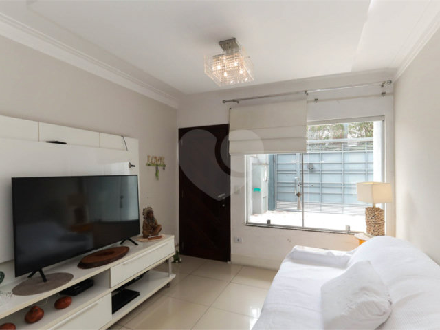 Sobrado à venda com 2 quartos, sendo 1 suíte,  em Chácara Santo Antônio, São Paulo, SP