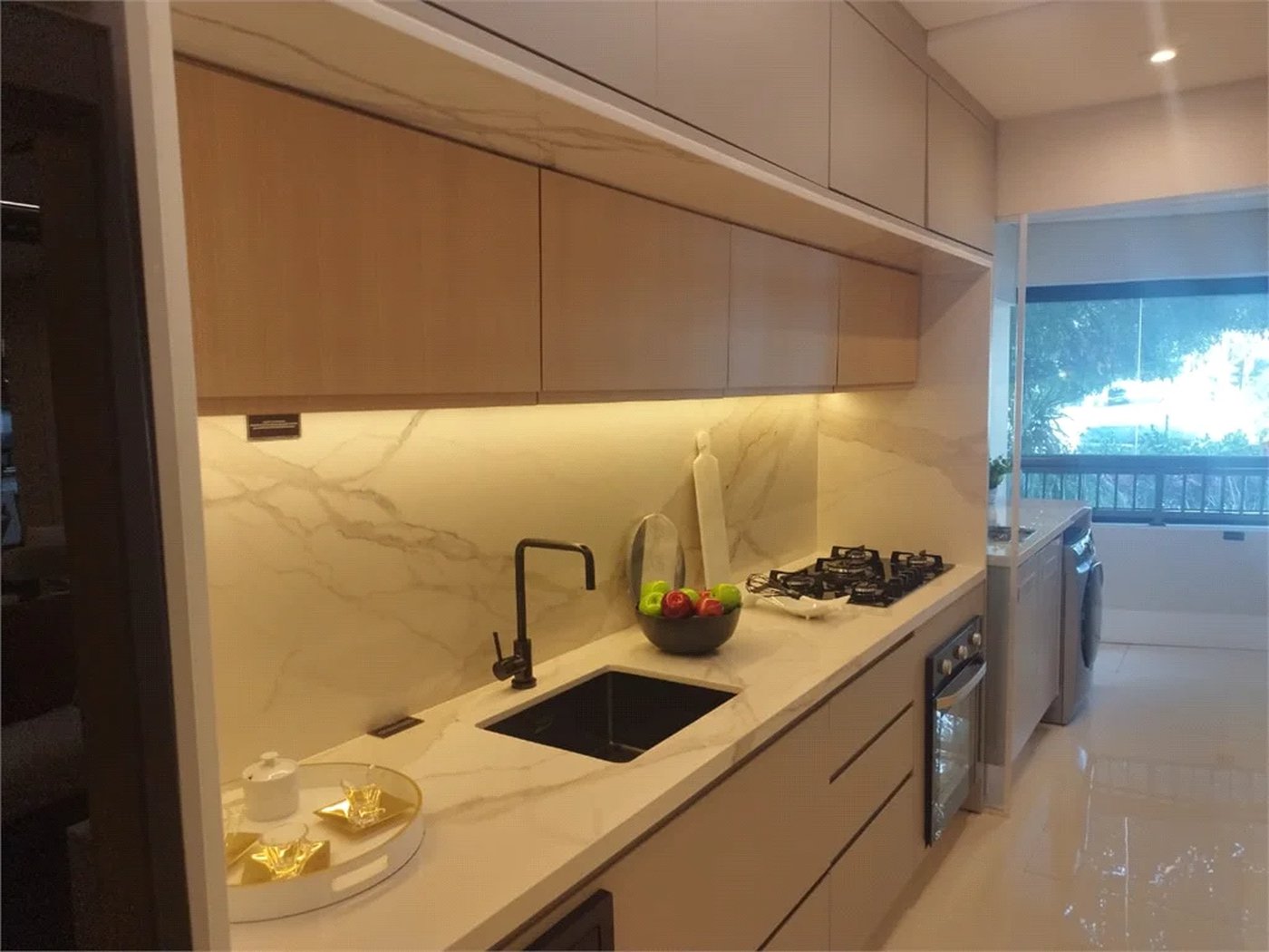 Apartamento à venda com 3 quartos, sendo 2 suítes, em Jardim das Acácias, São Paulo, SP