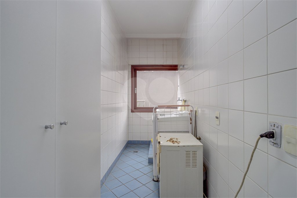 Casa à venda com 4 quartos, sendo 2 suítes, no condomínio Vila Antonieta, São Paulo - SP