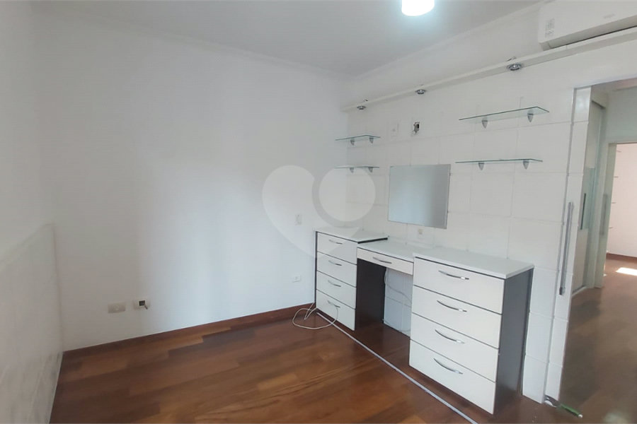 Casa para alugar com 3 quartos, sendo 1 suíte, no condomínio Santanna, São Paulo - SP