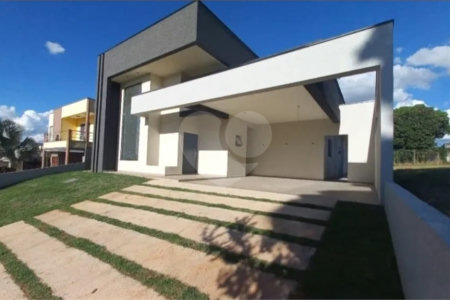 Casa à venda com 4 quartos, sendo 3 suítes,  no condomínio Samballa 3, Atibaia - SP