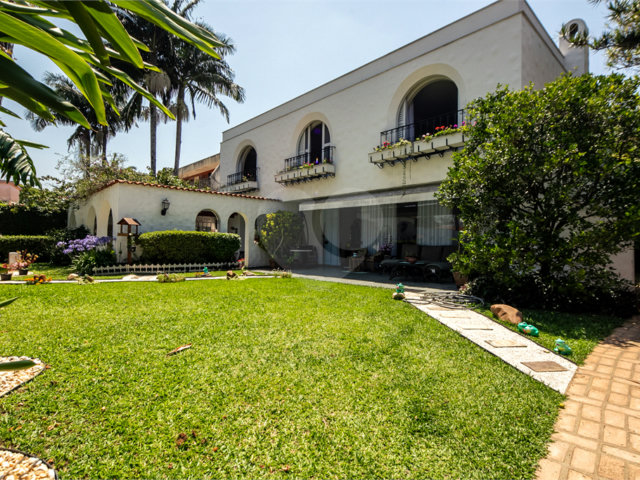 Casa à venda com 4 quartos, sendo 2 suítes,  em Interlagos, São Paulo, SP