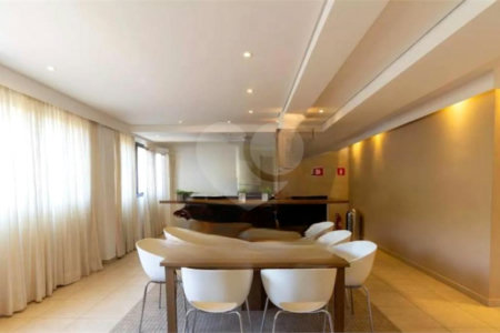 Apartamento à venda com 3 quartos, sendo 1 suíte,  em Cidade São Francisco, São Paulo, SP